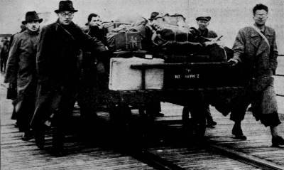 Internees arriving at Ramsey's Queen's Pier.